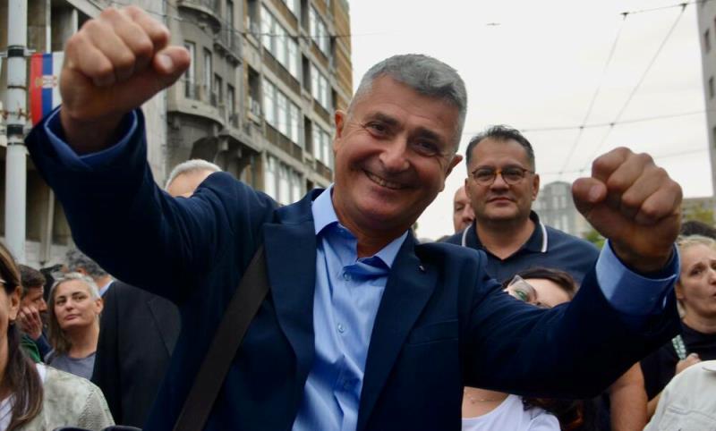 Serbiyada Vuçiçin 14 illik iqtidarına son qoyan Sr­danoviç kimdir...