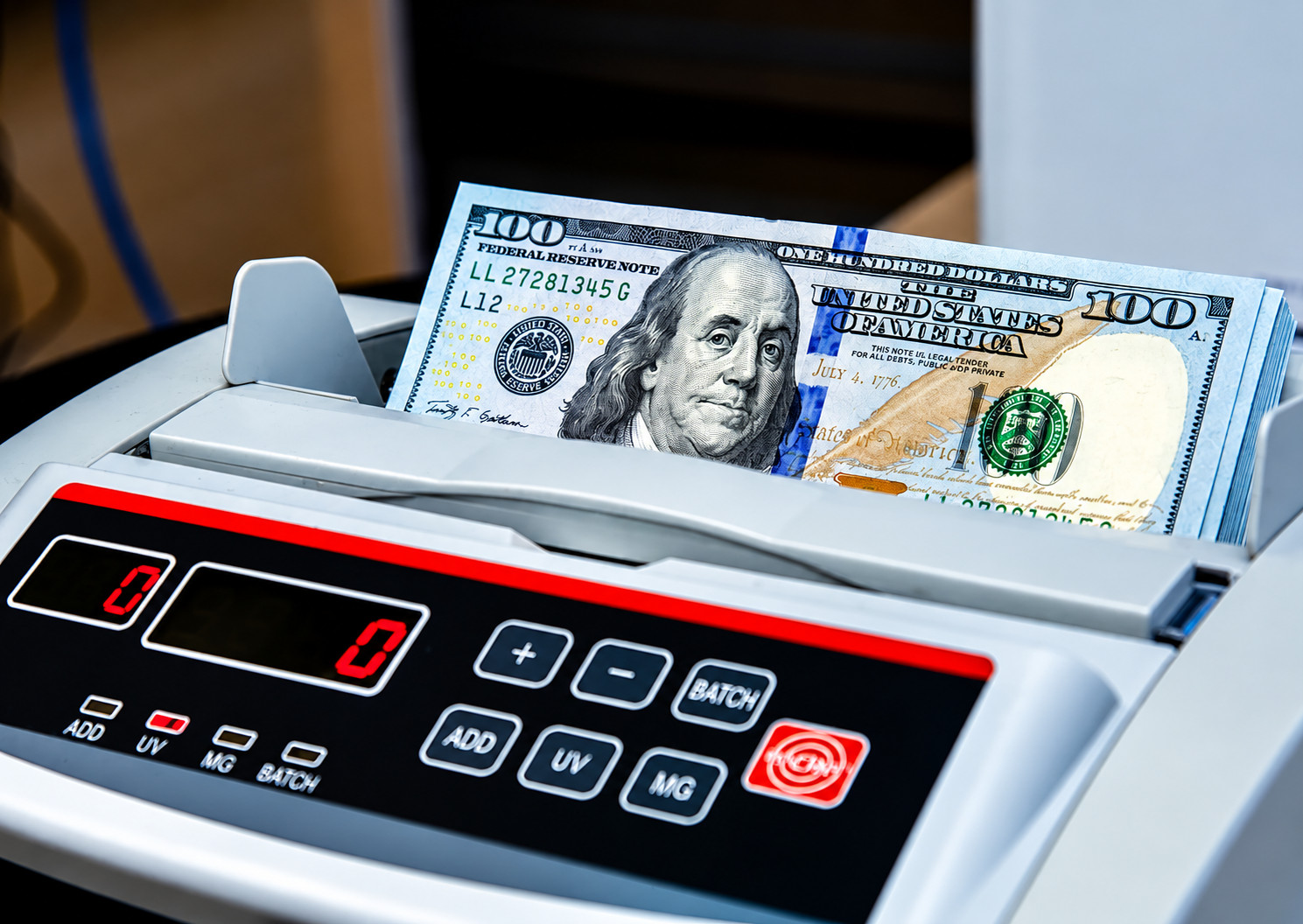 Əhali dolları satır, Mərkəzi Bank ehtiyatlarını artırır